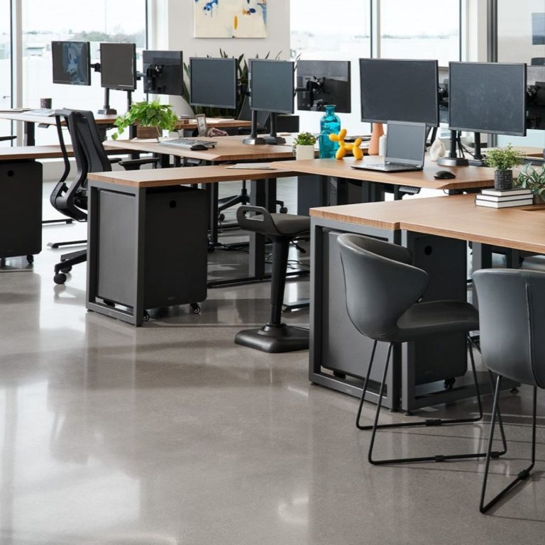 Outfitting Your Office Building: Bulk Sourcing Desks and Chairs Direct from Factories